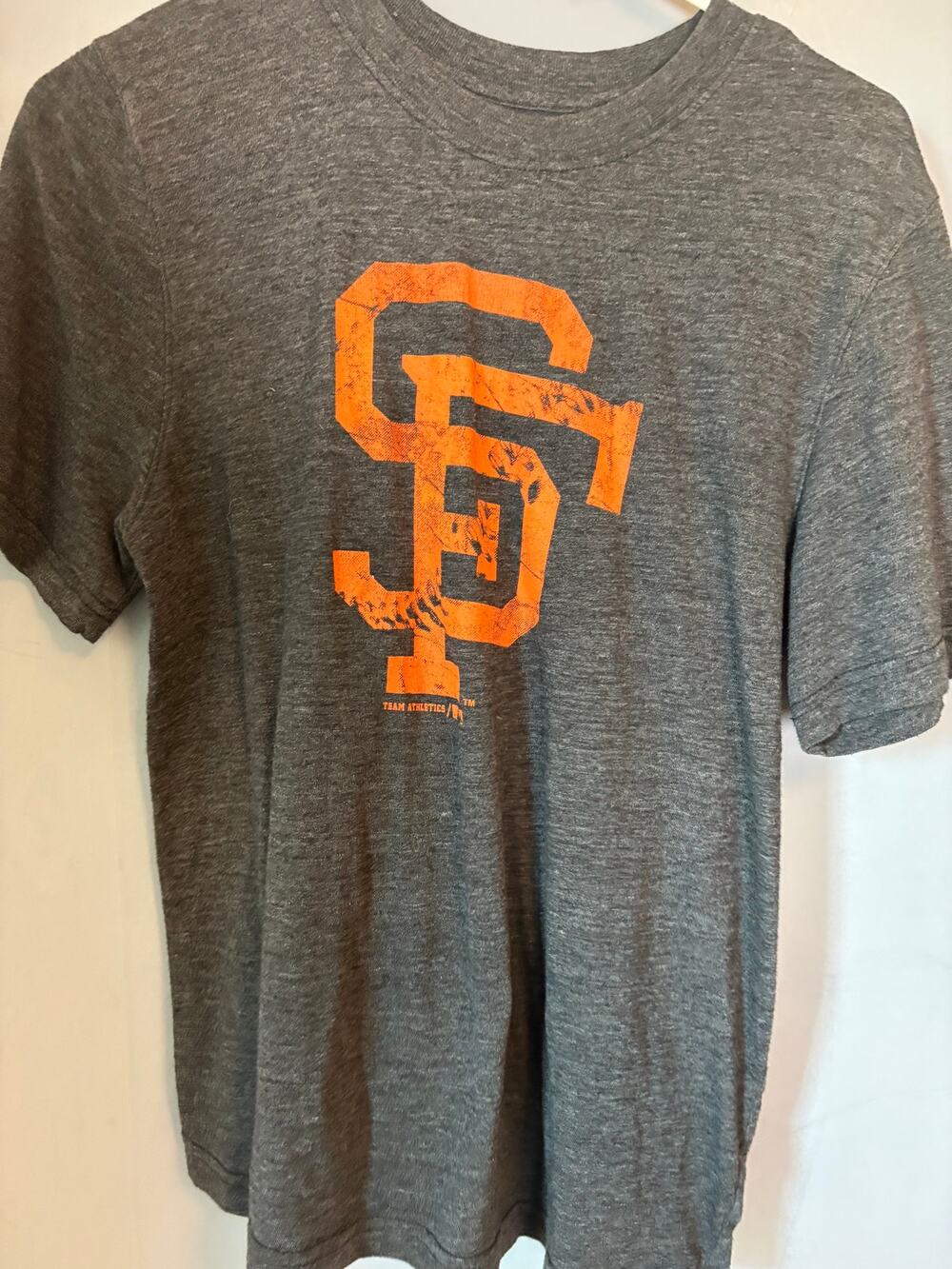 San Francisco Giants Gray Distressed Logo Tee Youth Size XL Read
